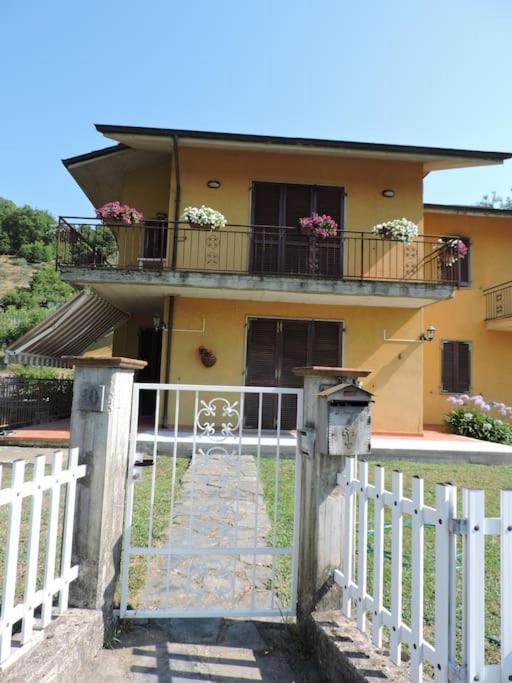 Casa Vacanze La Cicala Pontremoli Exterior foto